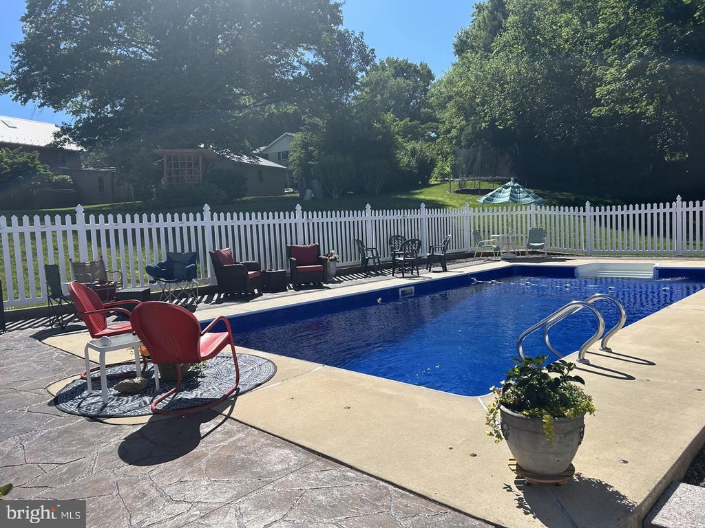 Photo of 107 Broad St, AKRON, PA 17501 (MLS # PALA2093370)
