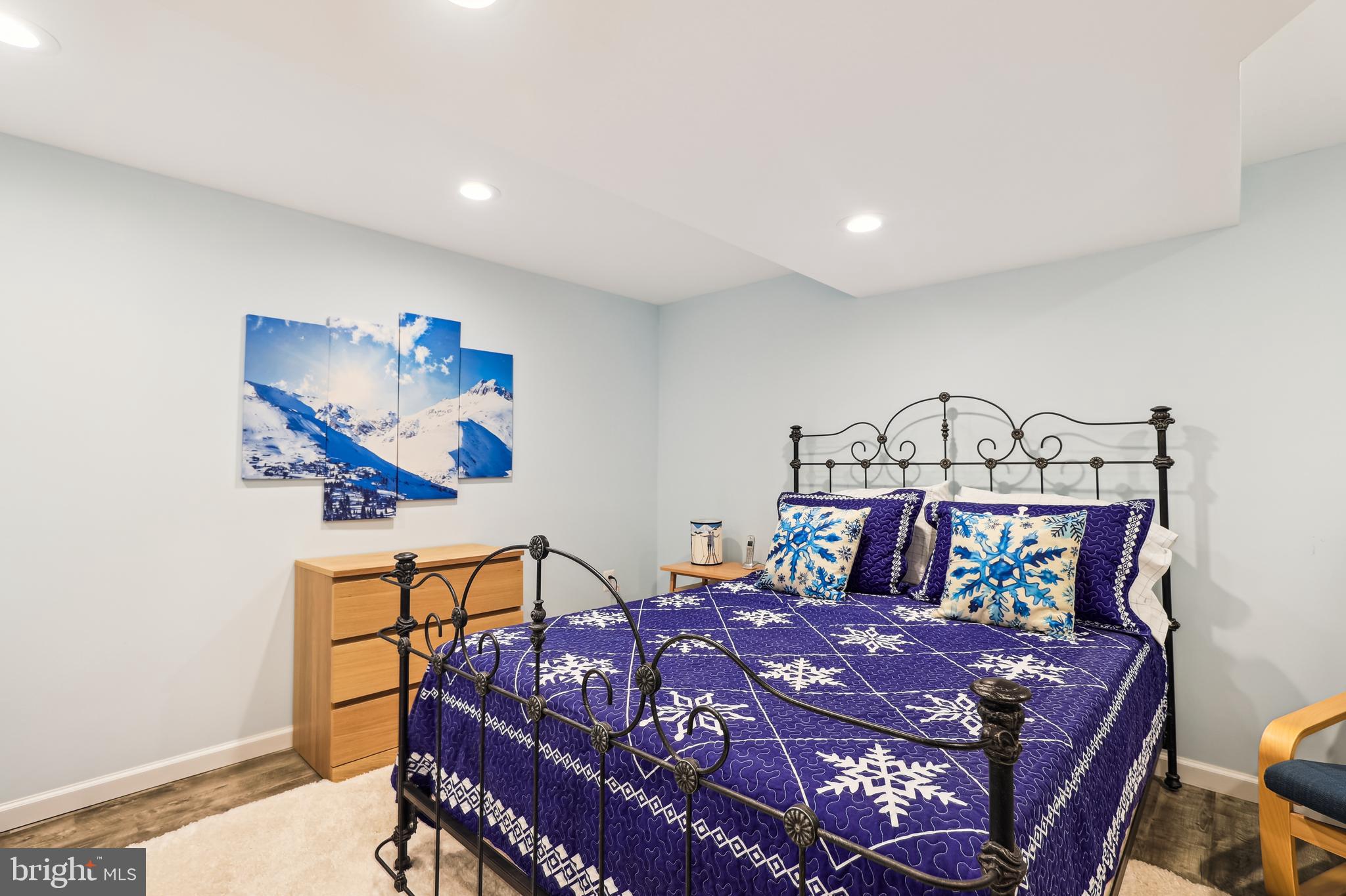 POTOMAC OUTSIDE - Residential