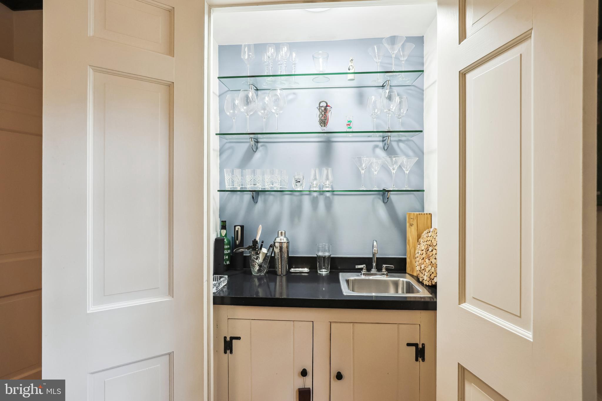 POTOMAC OUTSIDE - Residential