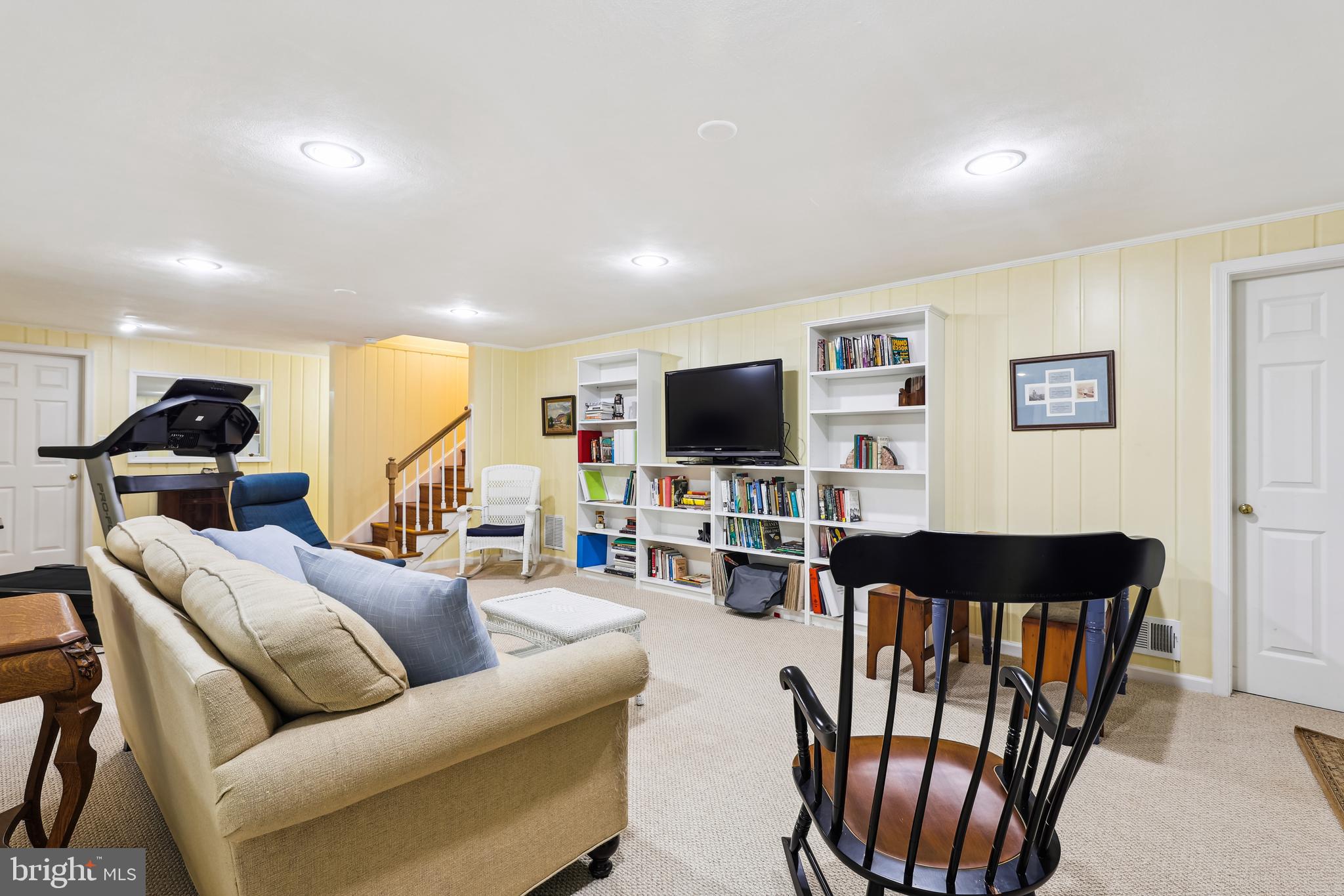 POTOMAC OUTSIDE - Residential