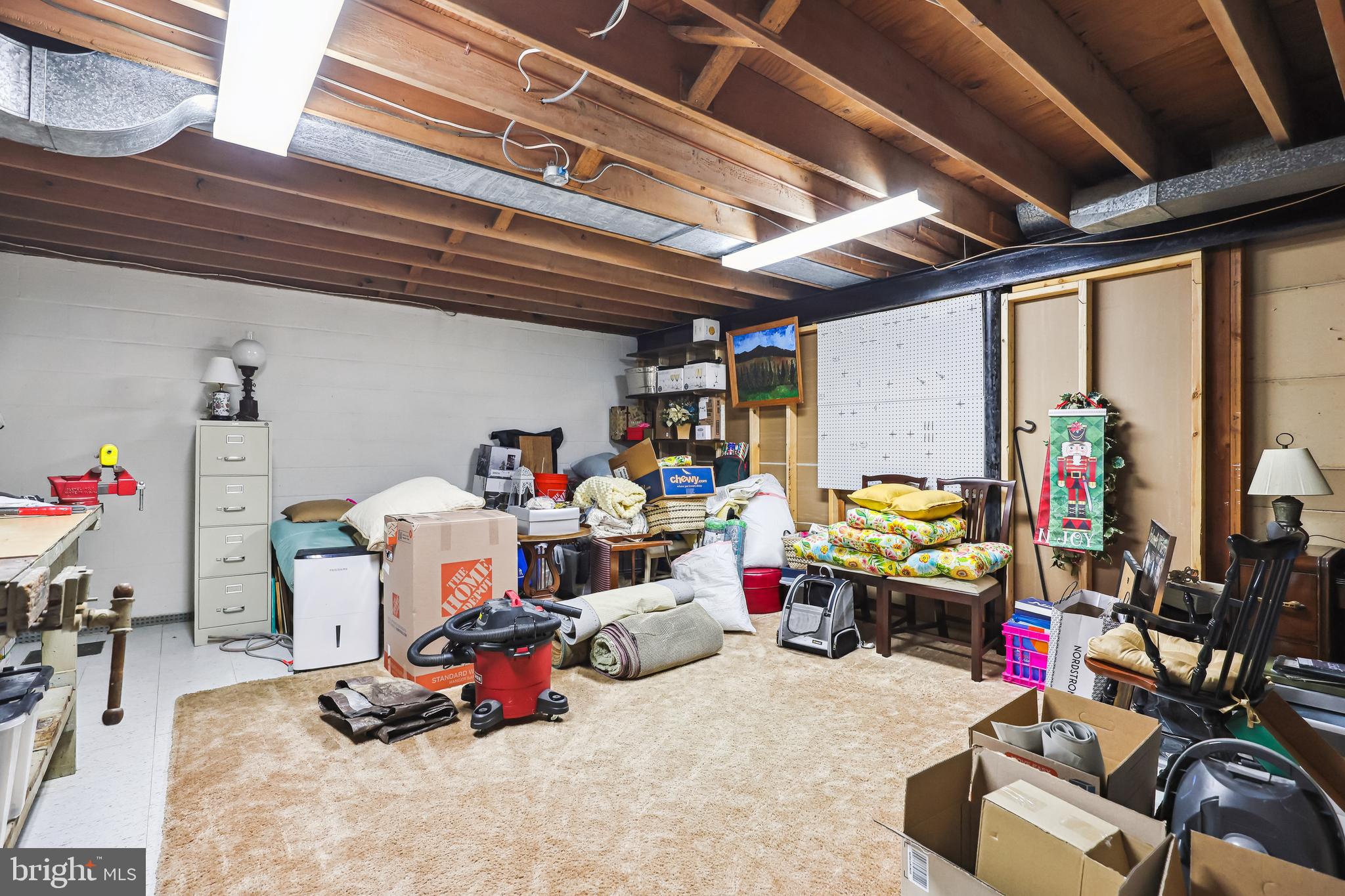 POTOMAC OUTSIDE - Residential