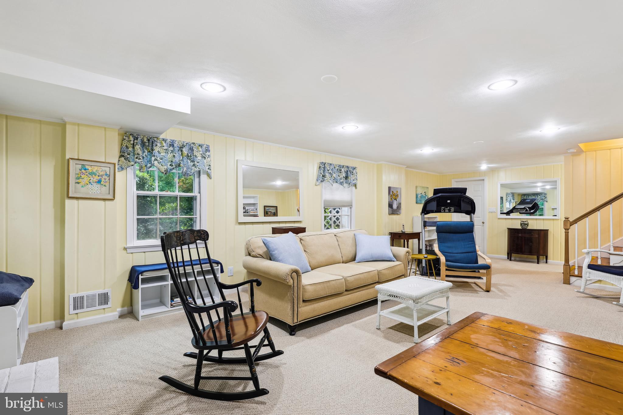 POTOMAC OUTSIDE - Residential