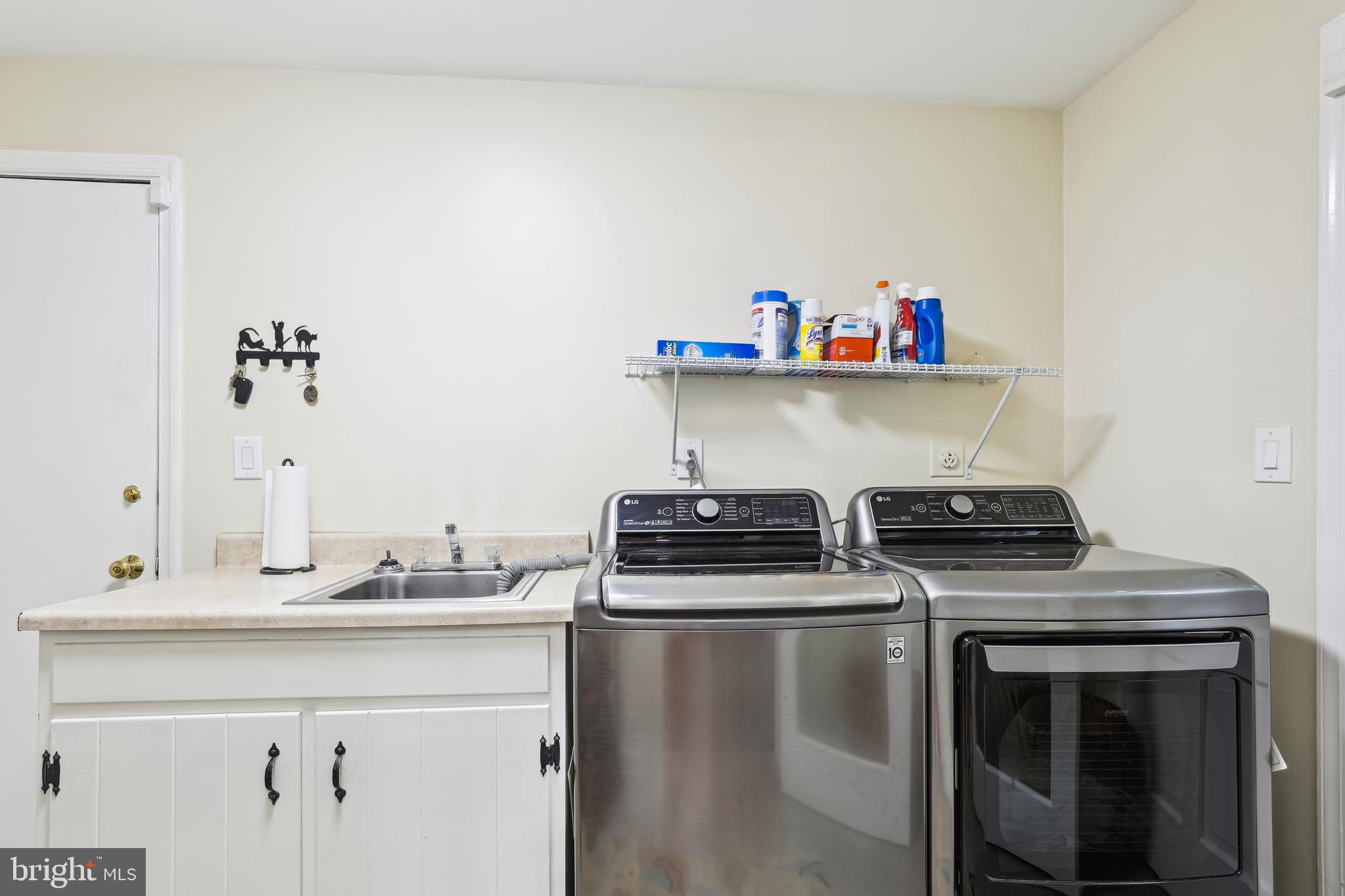 POTOMAC OUTSIDE - Residential