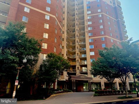 Photo of 901 N Monroe Street #402, ARLINGTON, VA 22201 (MLS # VAAR2076556)