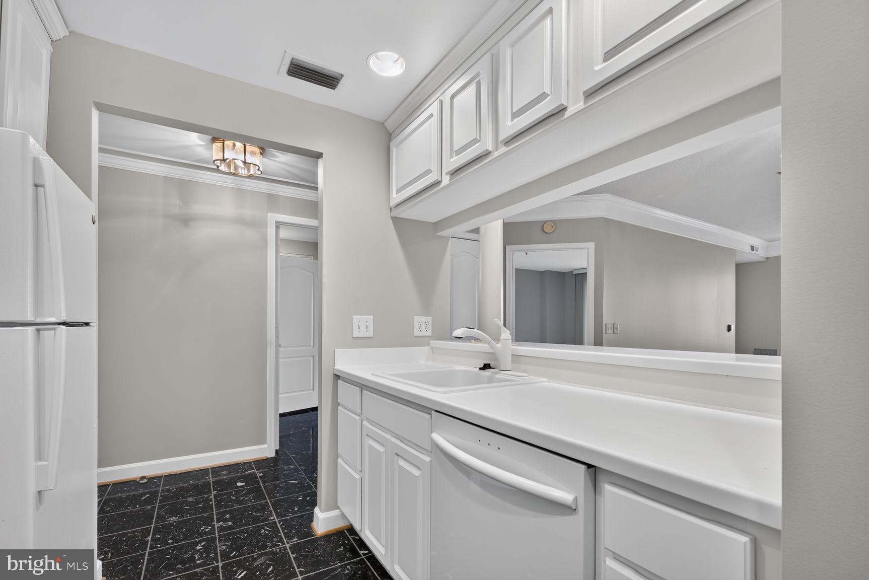901 N MONROE STREET 402