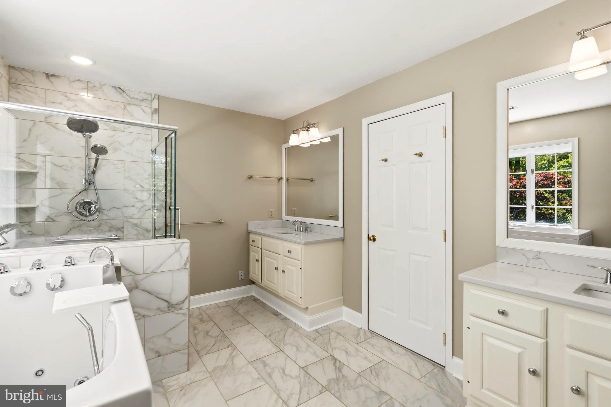 KNOX WOODS - Residential