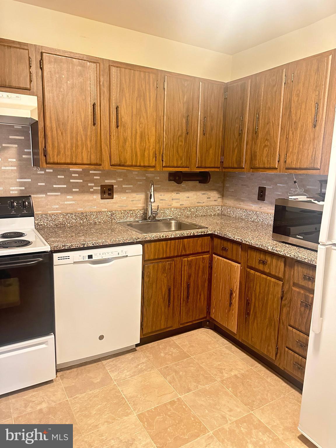 HAWTHORNE VILLAGE - Residential Lease