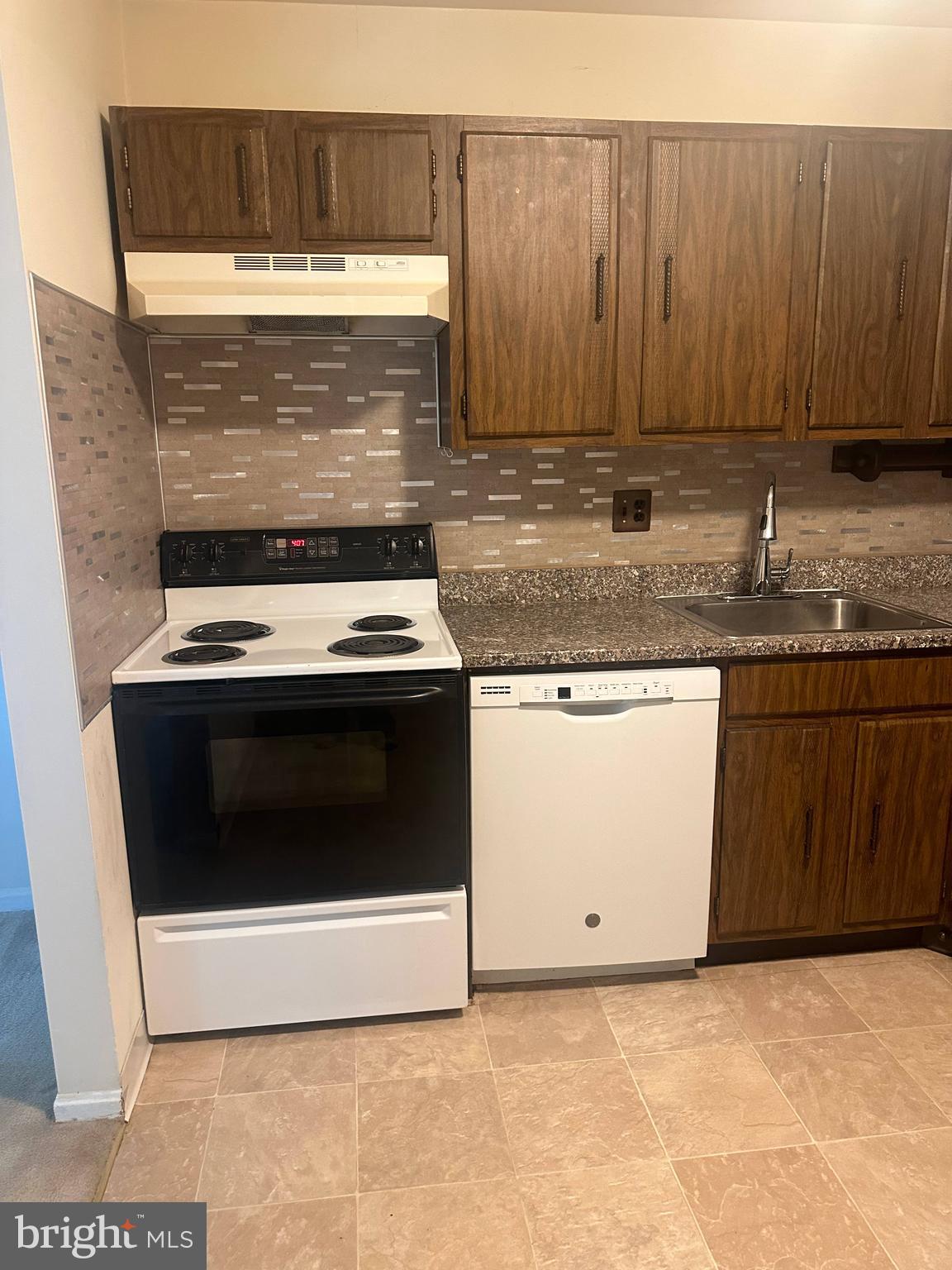 HAWTHORNE VILLAGE - Residential Lease