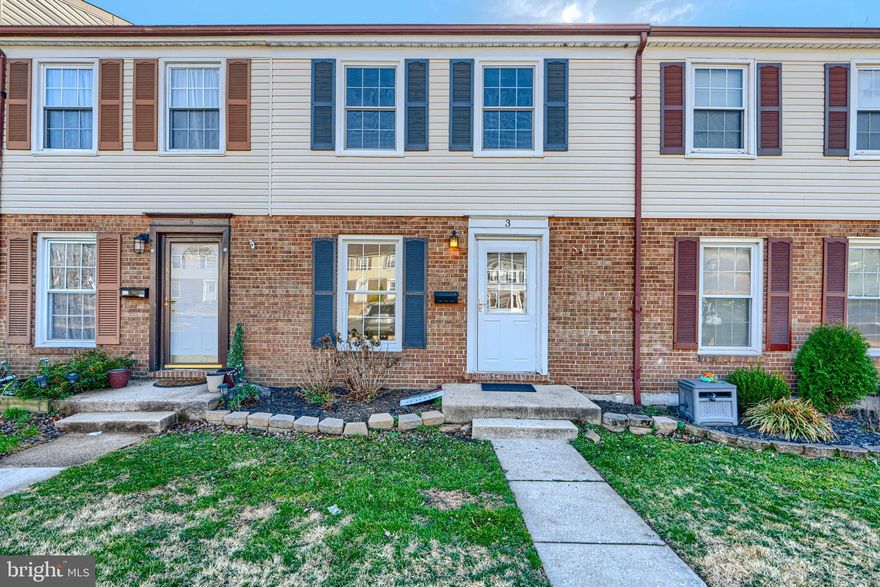 Move-in ready home featuring a brand-new roof, new carpet, fresh paint, and many other recent improvements. This well-maintained property offers comfort and convenience, making it a great opportunity for buyers looking for a home that’s ready to enjoy from day one.! 🏡✨