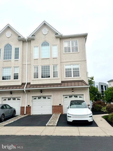 Condo For Sale - 3202 Davinci Drive<br/> Philadelphia County, PHILADELPHIA, PA 19145