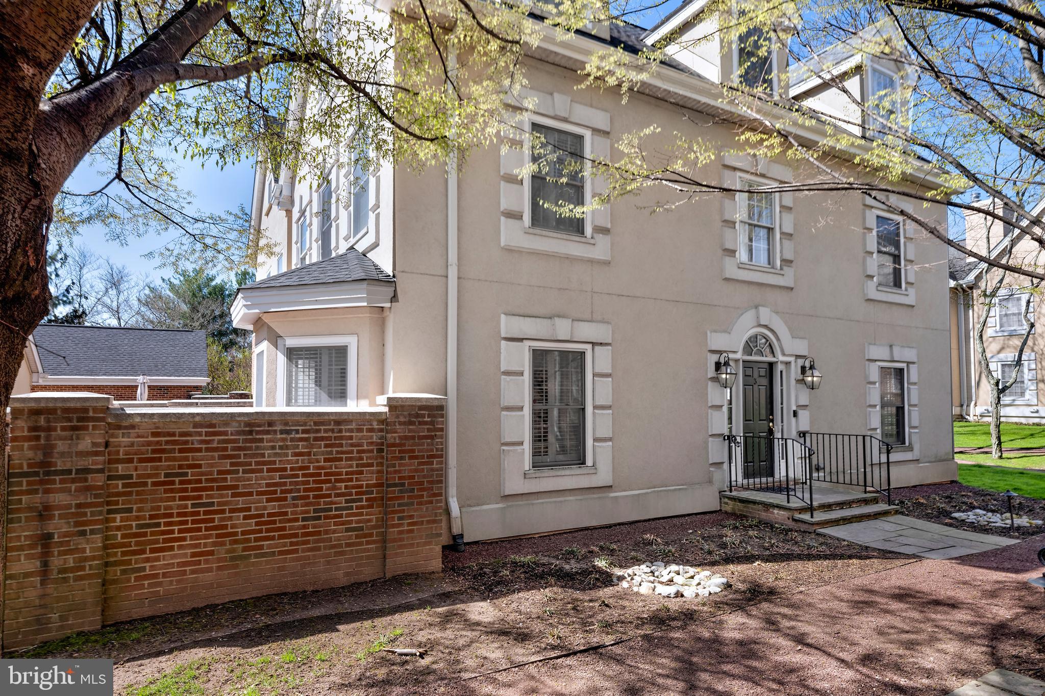 3 GOVERNORS LANE