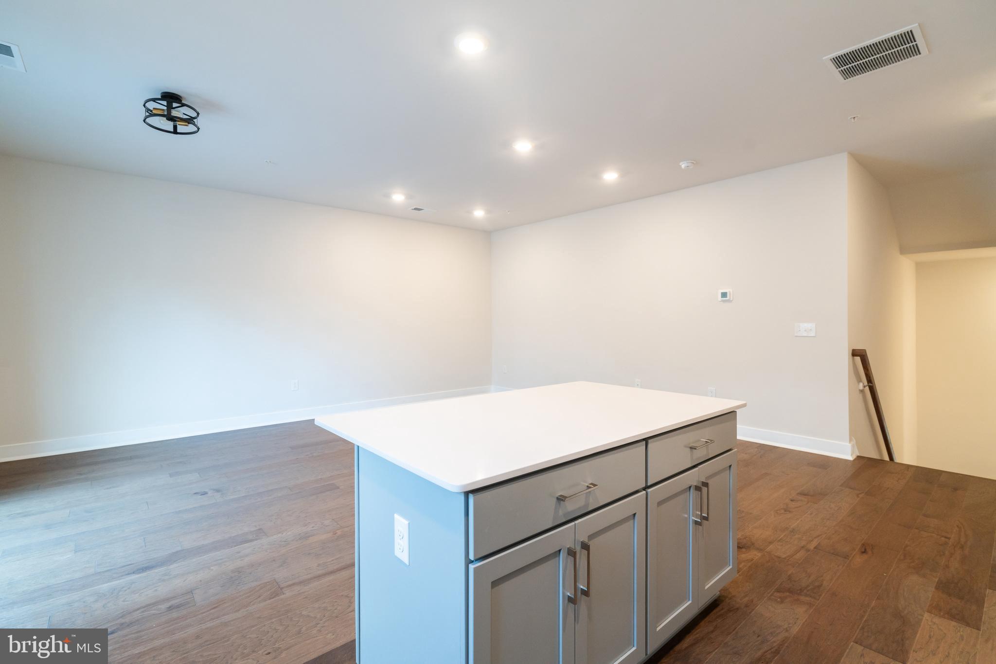 STEELPOINTE - Residential