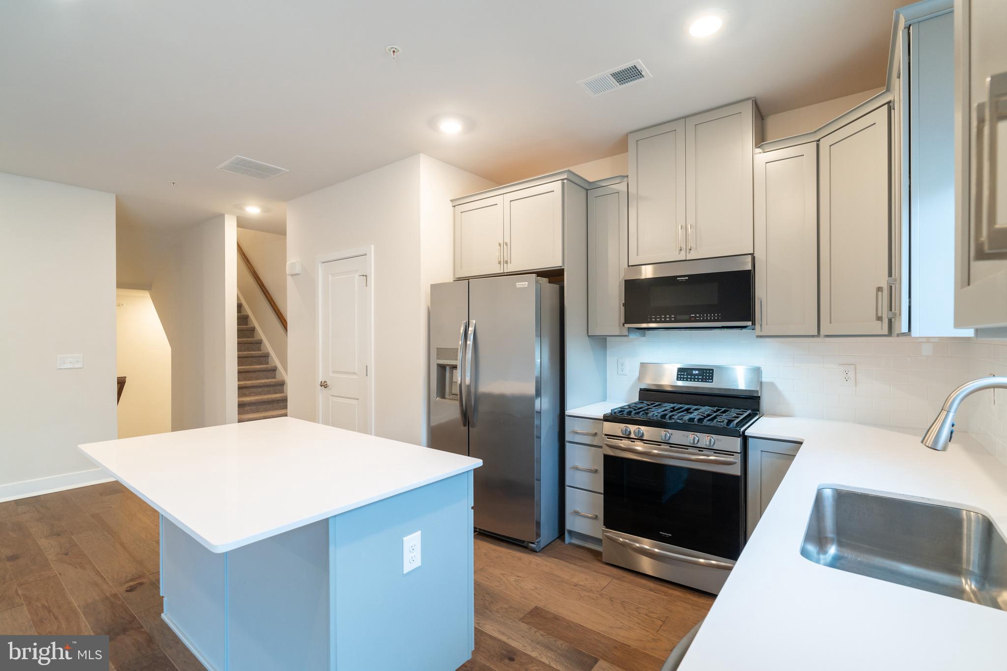 STEELPOINTE - Residential