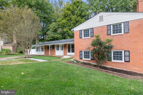 Photo of 9002 Teddy Rae Court, SPRINGFIELD, VA 22152 (MLS # VAFX2337296)