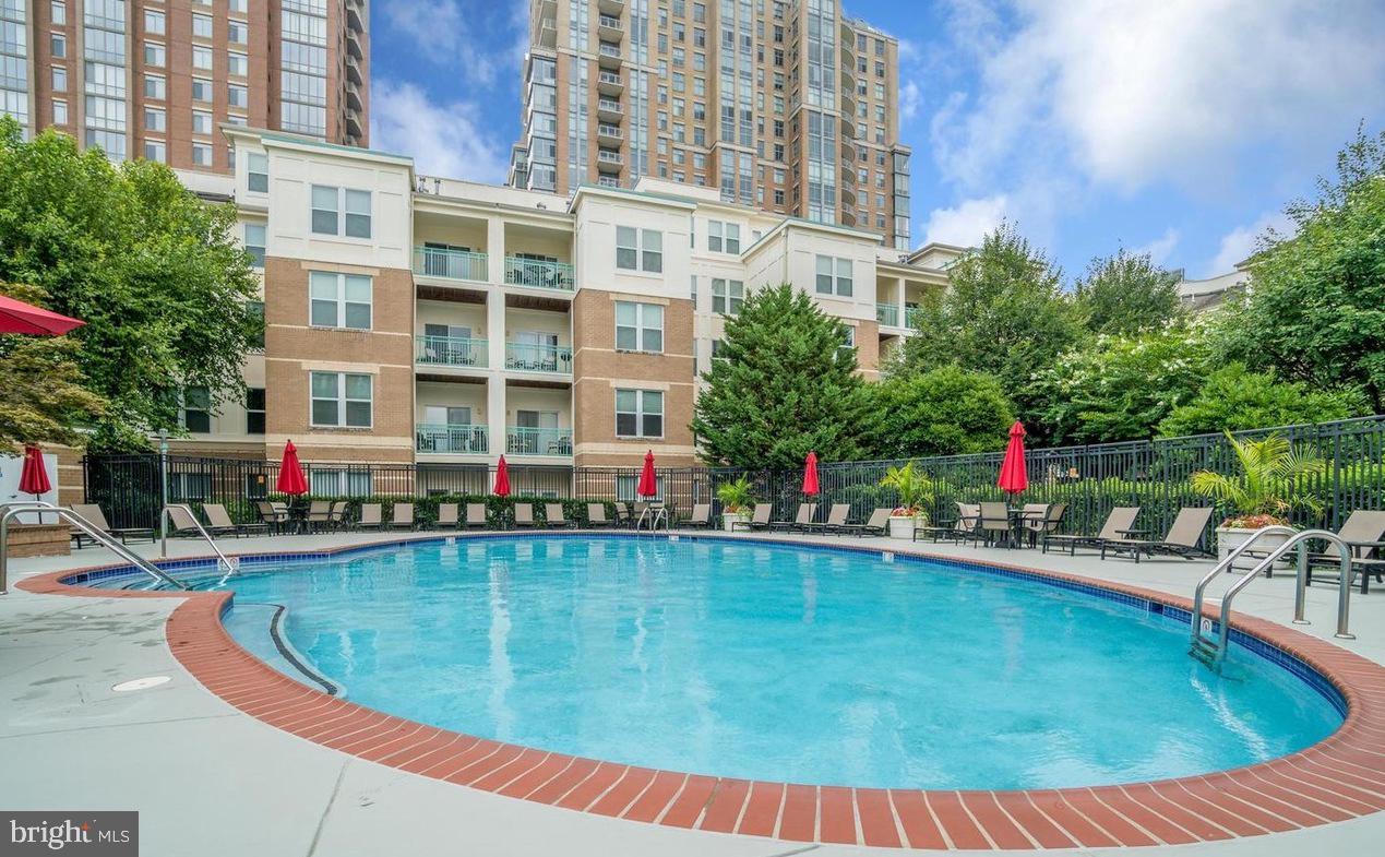 SAVOY AT RESTON TOWN CENTER - Residential Lease