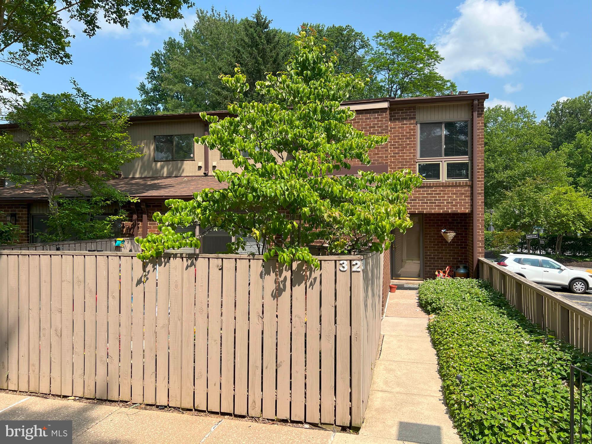 32 FENCEPOST COURT D