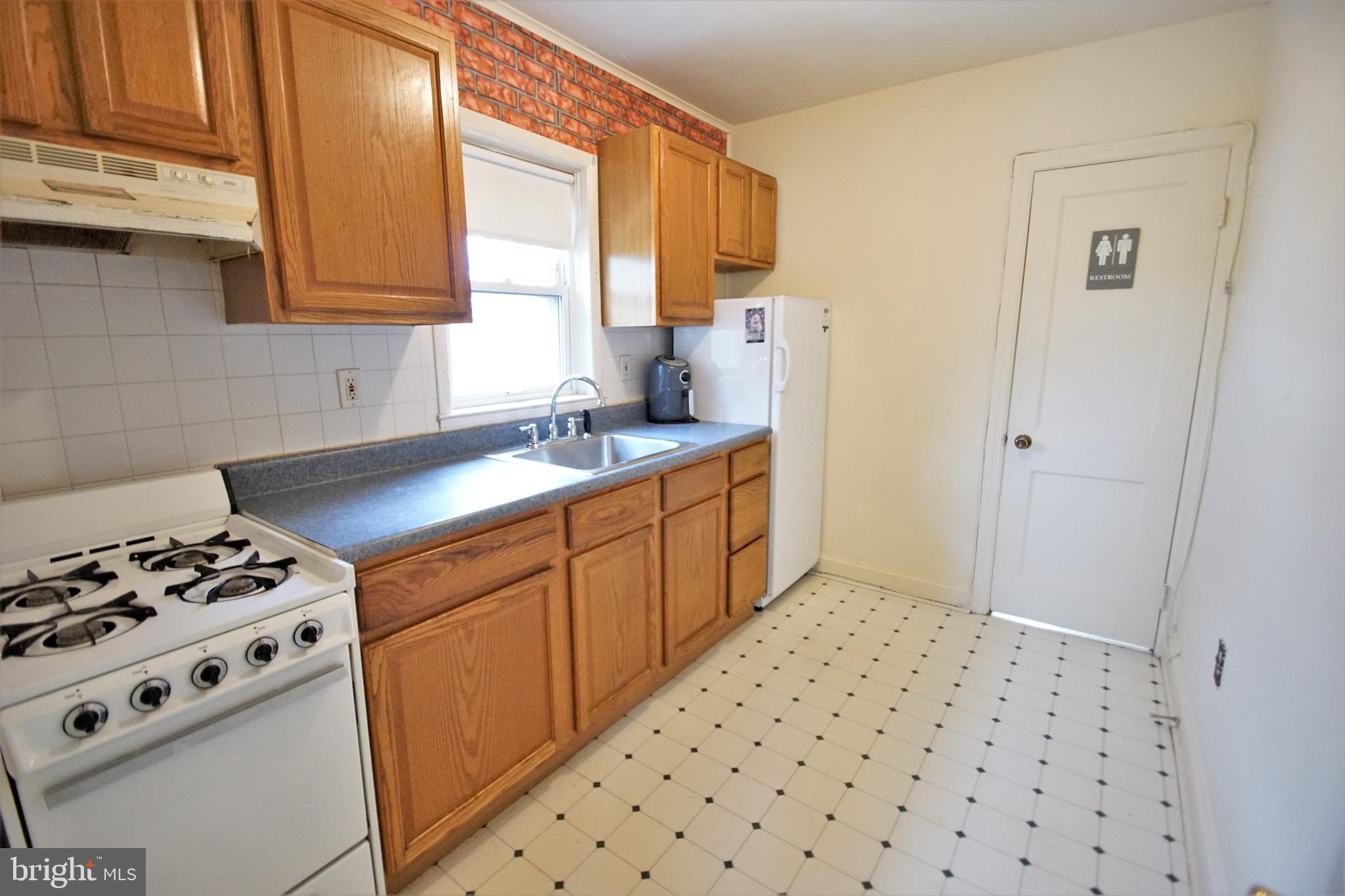 PARKVILLE - Residential Lease