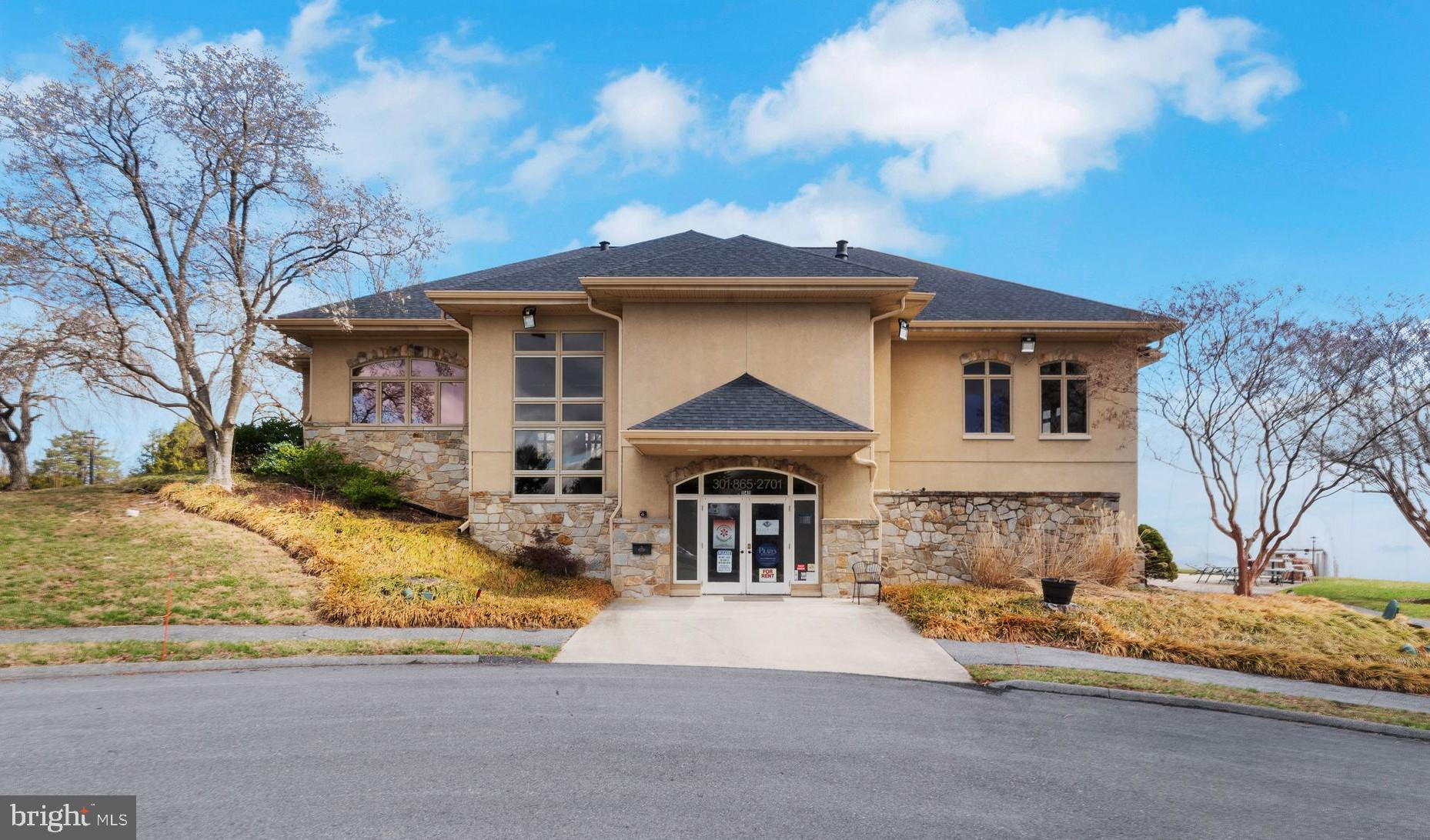 WESTWINDS - Commercial Lease