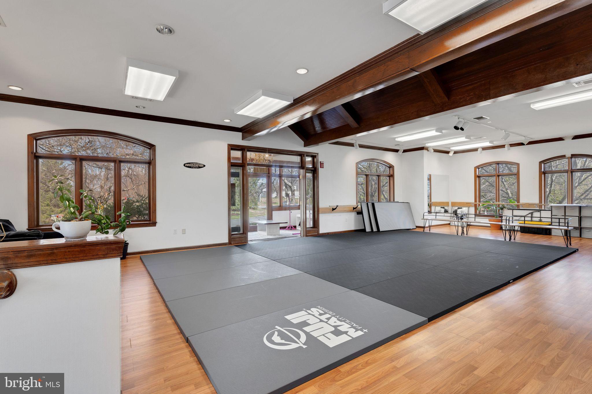 WESTWINDS - Commercial Lease