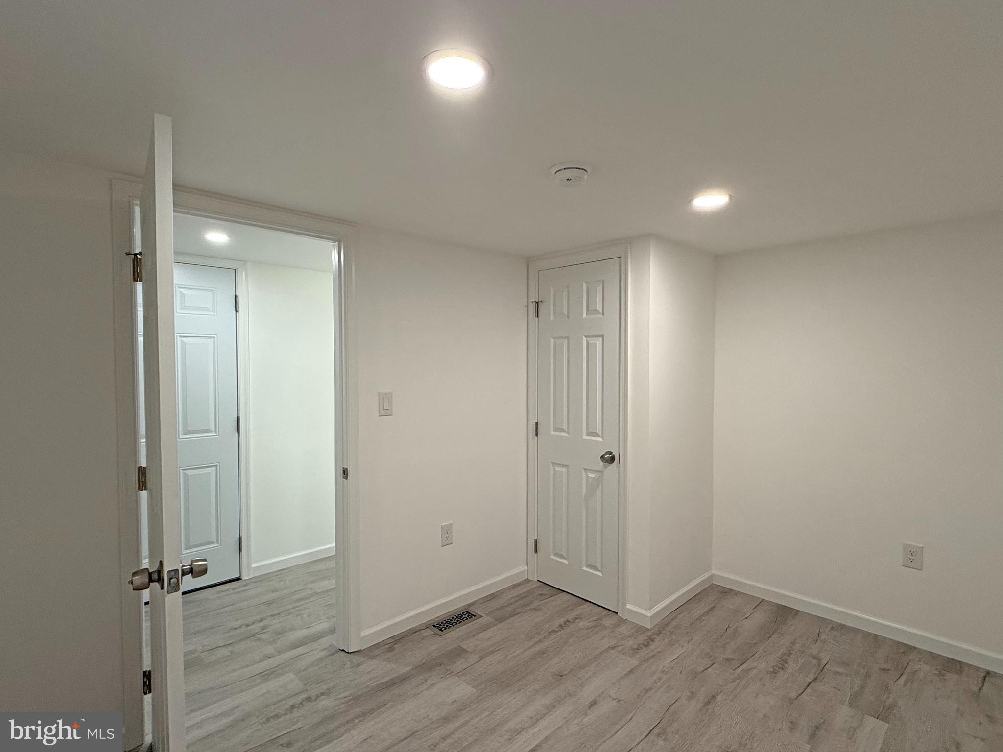 ANGOLA BEACH - Residential