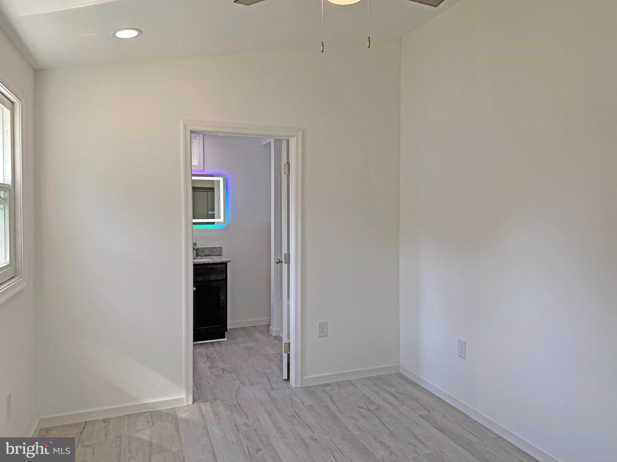 ANGOLA BEACH - Residential