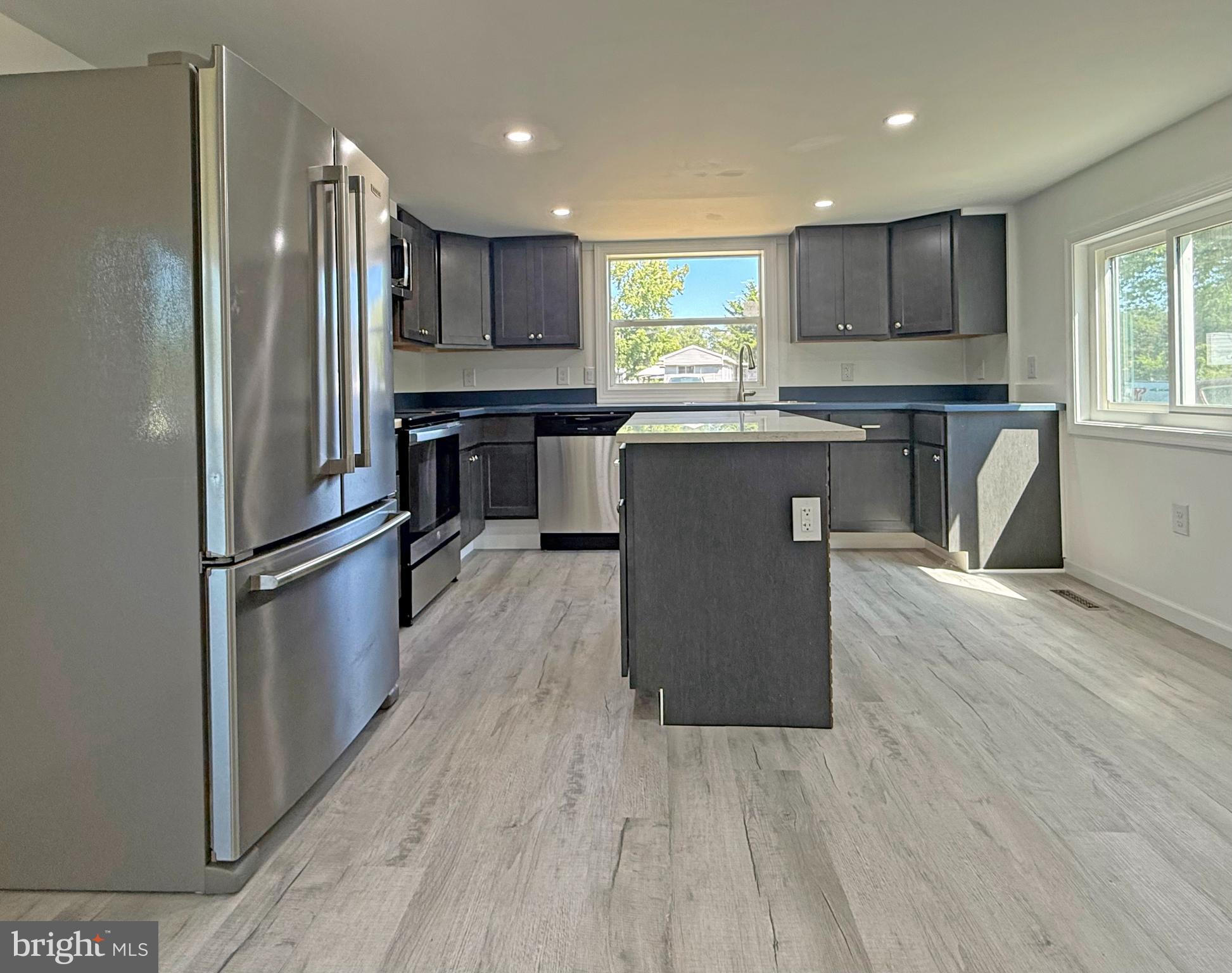 ANGOLA BEACH - Residential