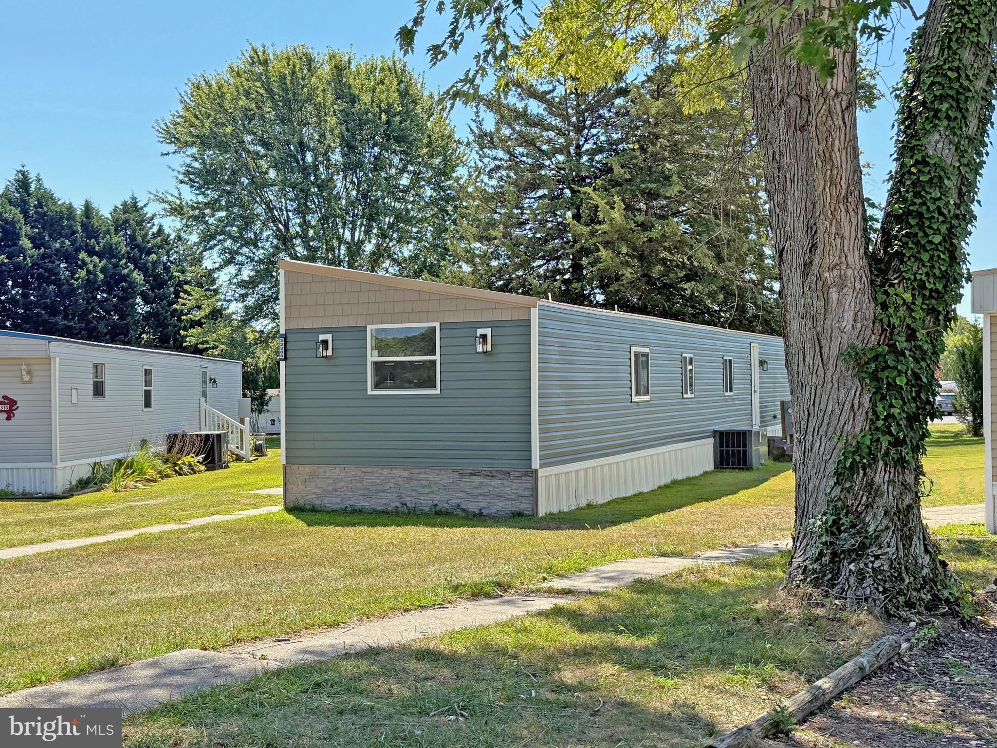 ANGOLA BEACH - Residential