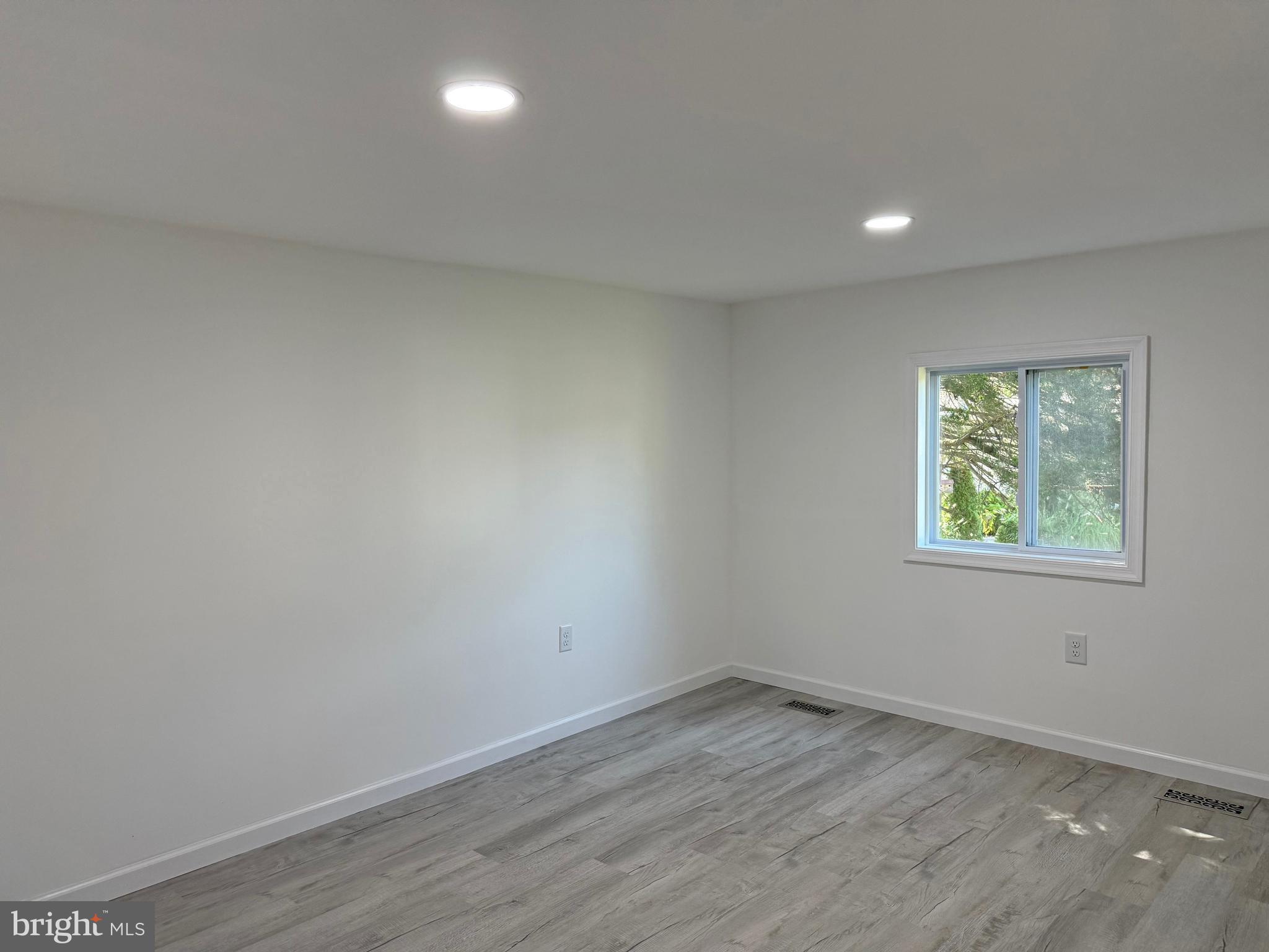 ANGOLA BEACH - Residential