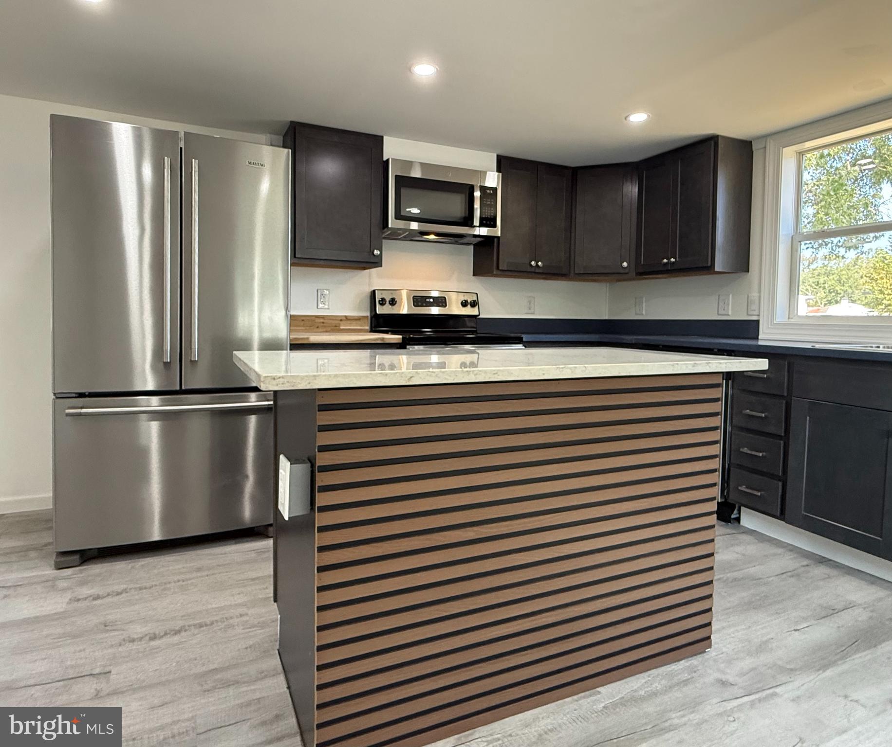 ANGOLA BEACH - Residential