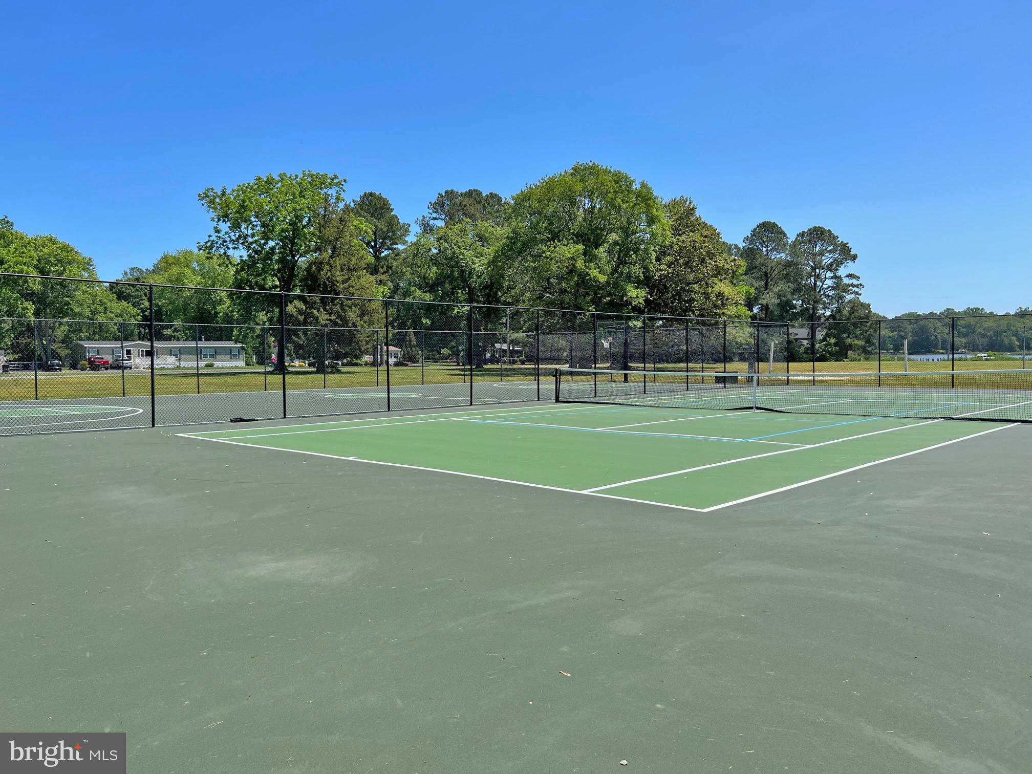 ANGOLA BEACH - Residential