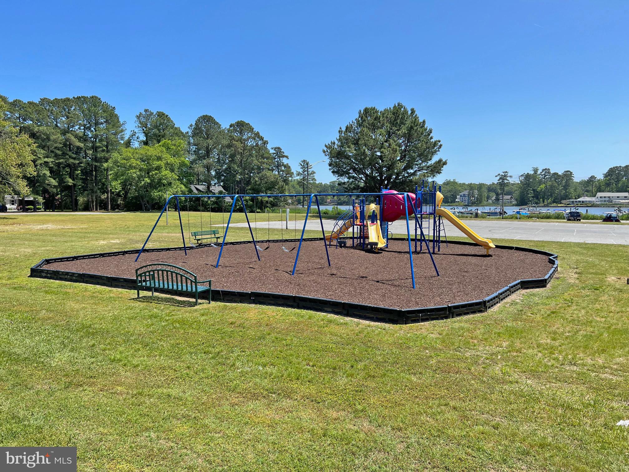 ANGOLA BEACH - Residential