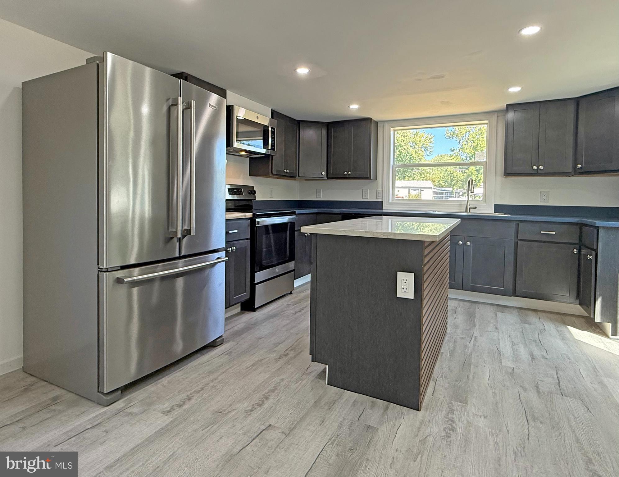 ANGOLA BEACH - Residential