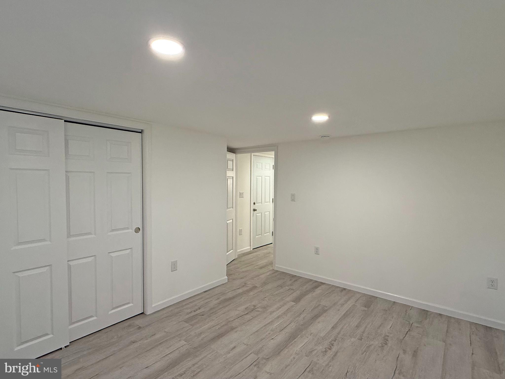 ANGOLA BEACH - Residential