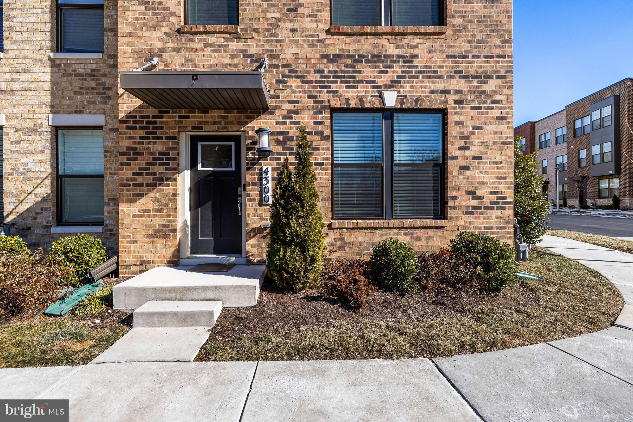 MEDFIELD - Residential