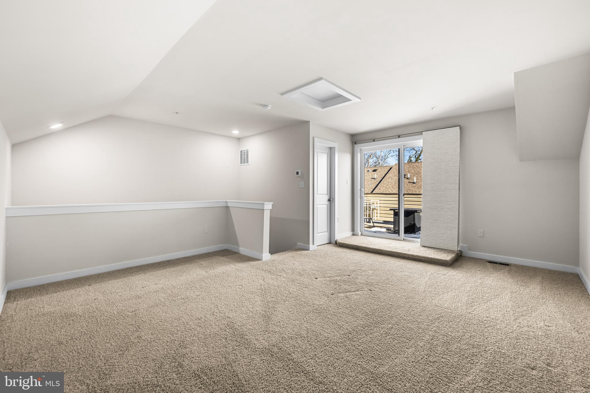 MEDFIELD - Residential