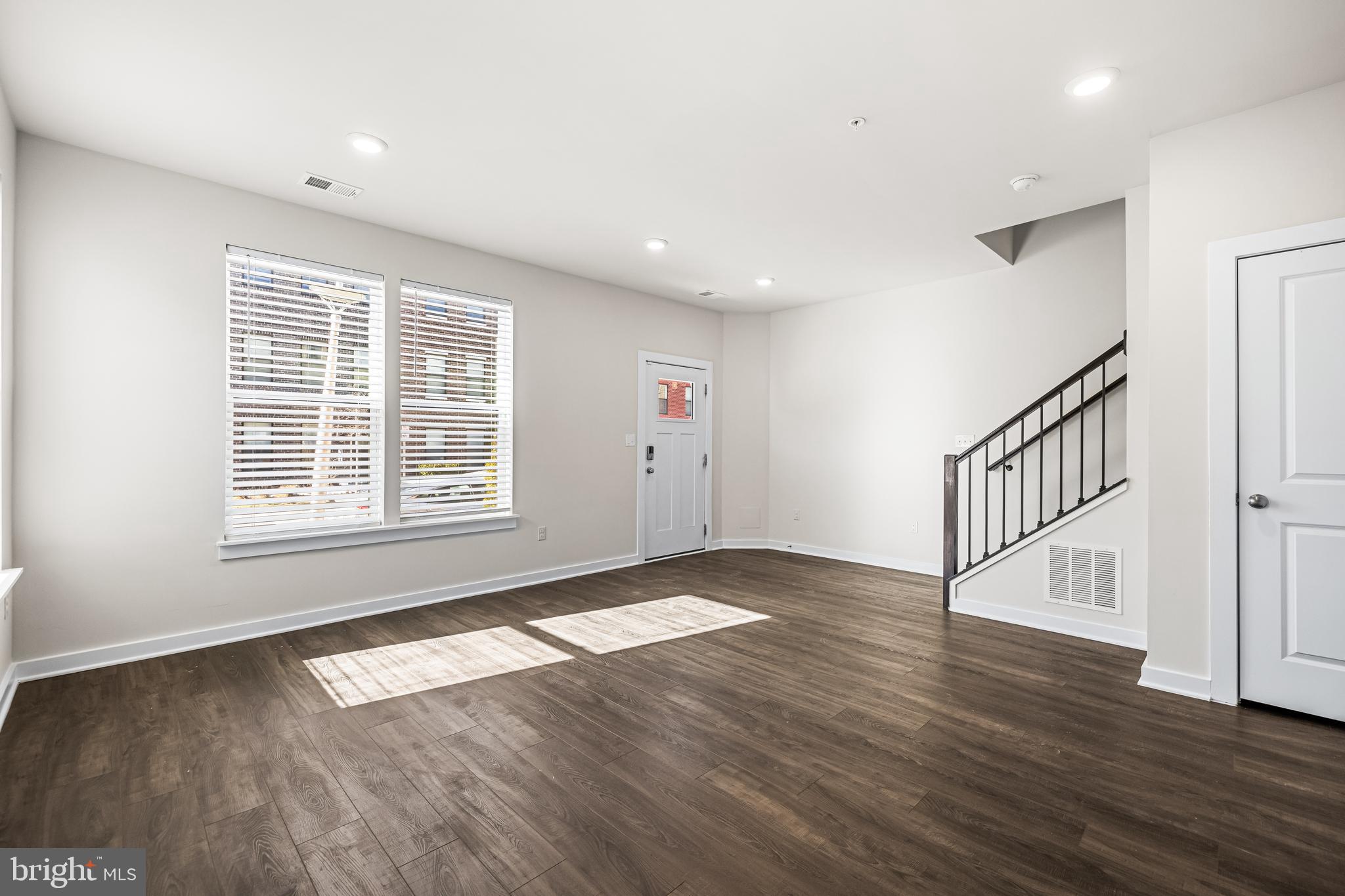 MEDFIELD - Residential