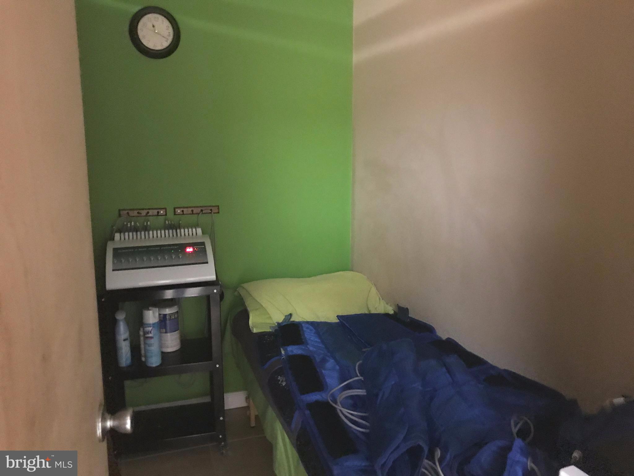 OLD DOMINION SQUARE CONDOMINIUMS - Commercial Lease