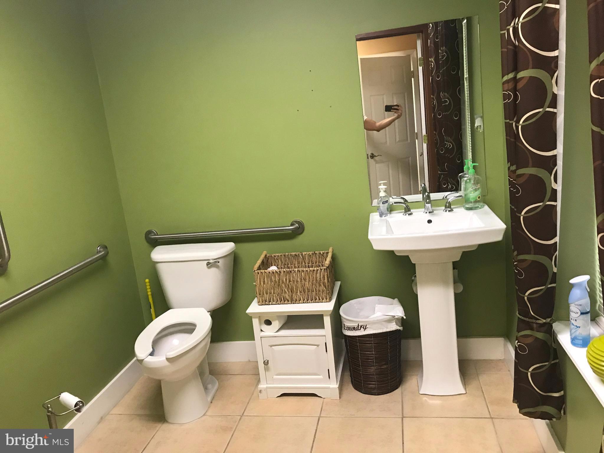 OLD DOMINION SQUARE CONDOMINIUMS - Commercial Lease