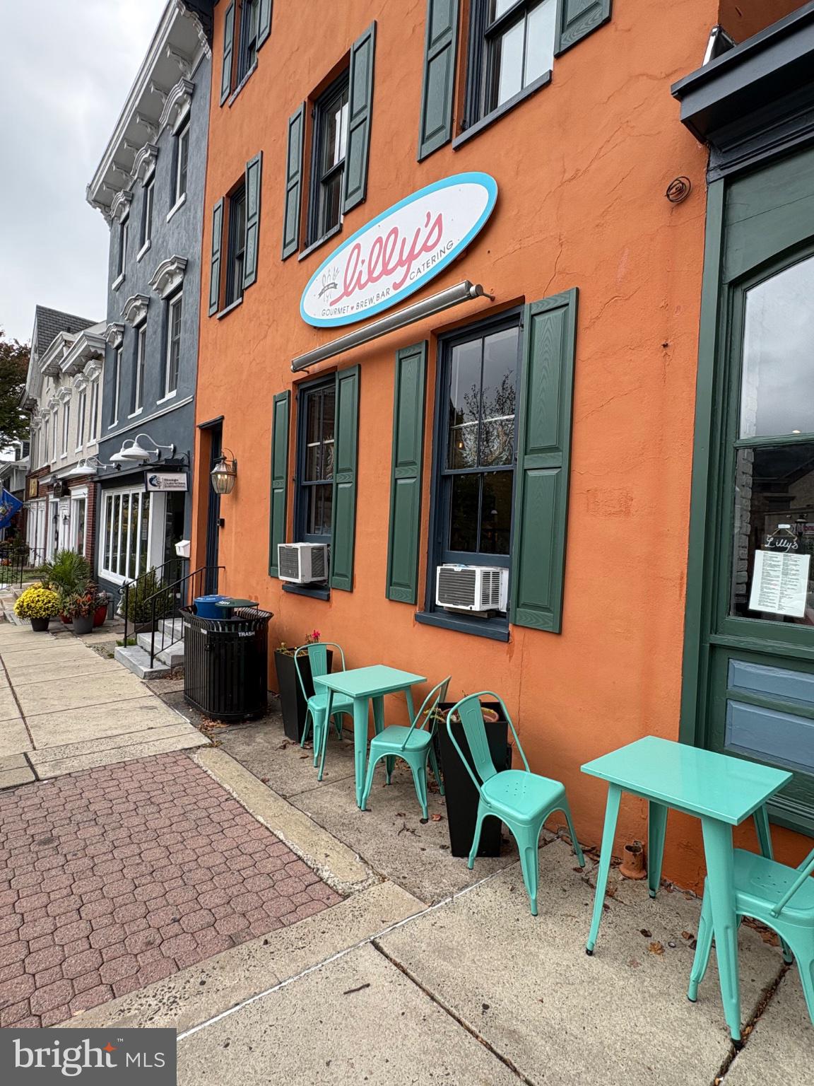 3 W COURT STREET 4