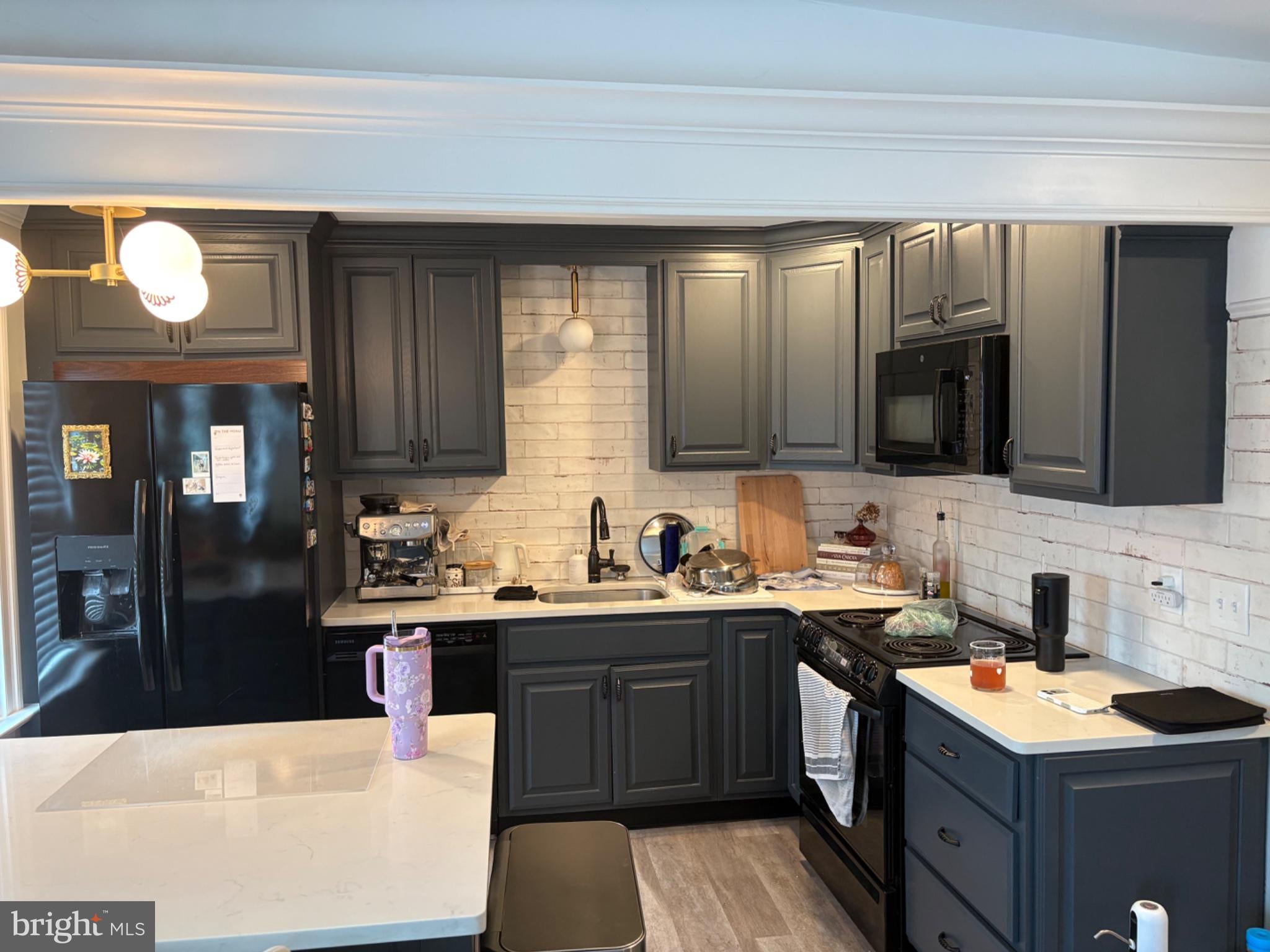 3 W COURT STREET 4