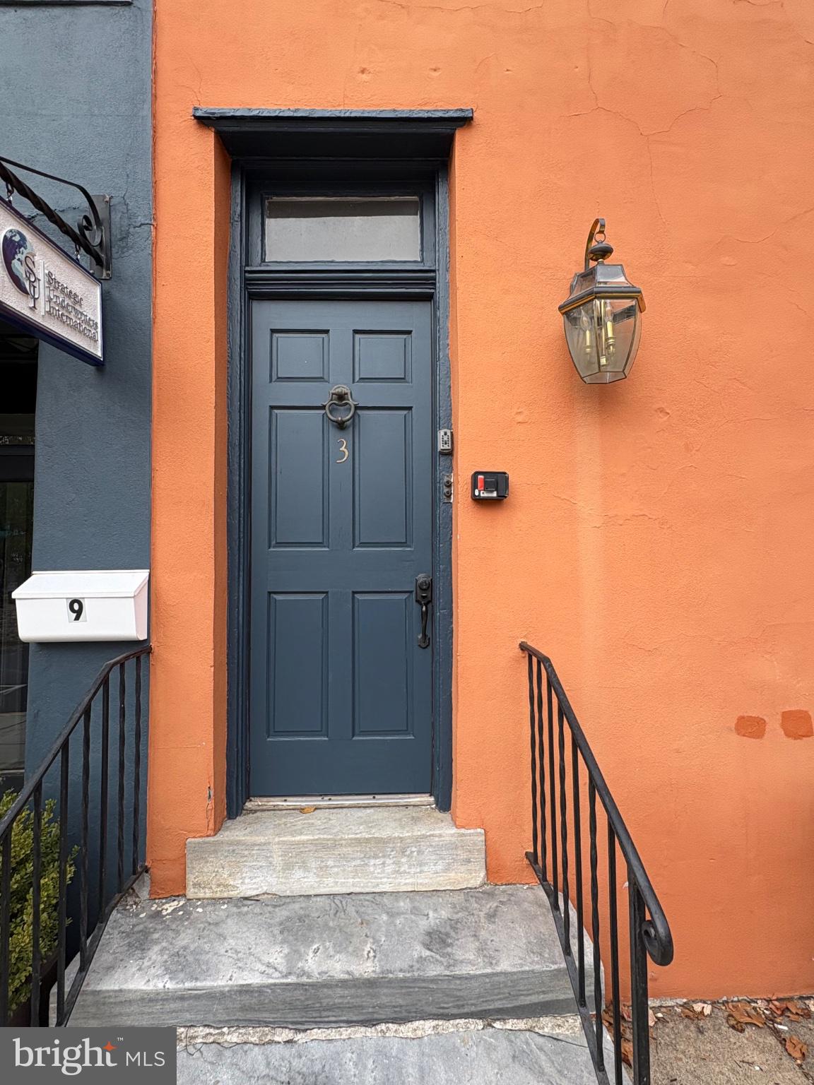 3 W COURT STREET 4