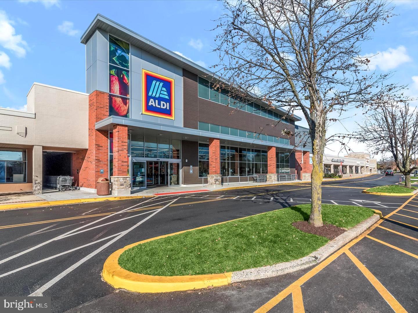 NORMANDIE ON THE LAKE II - Residential