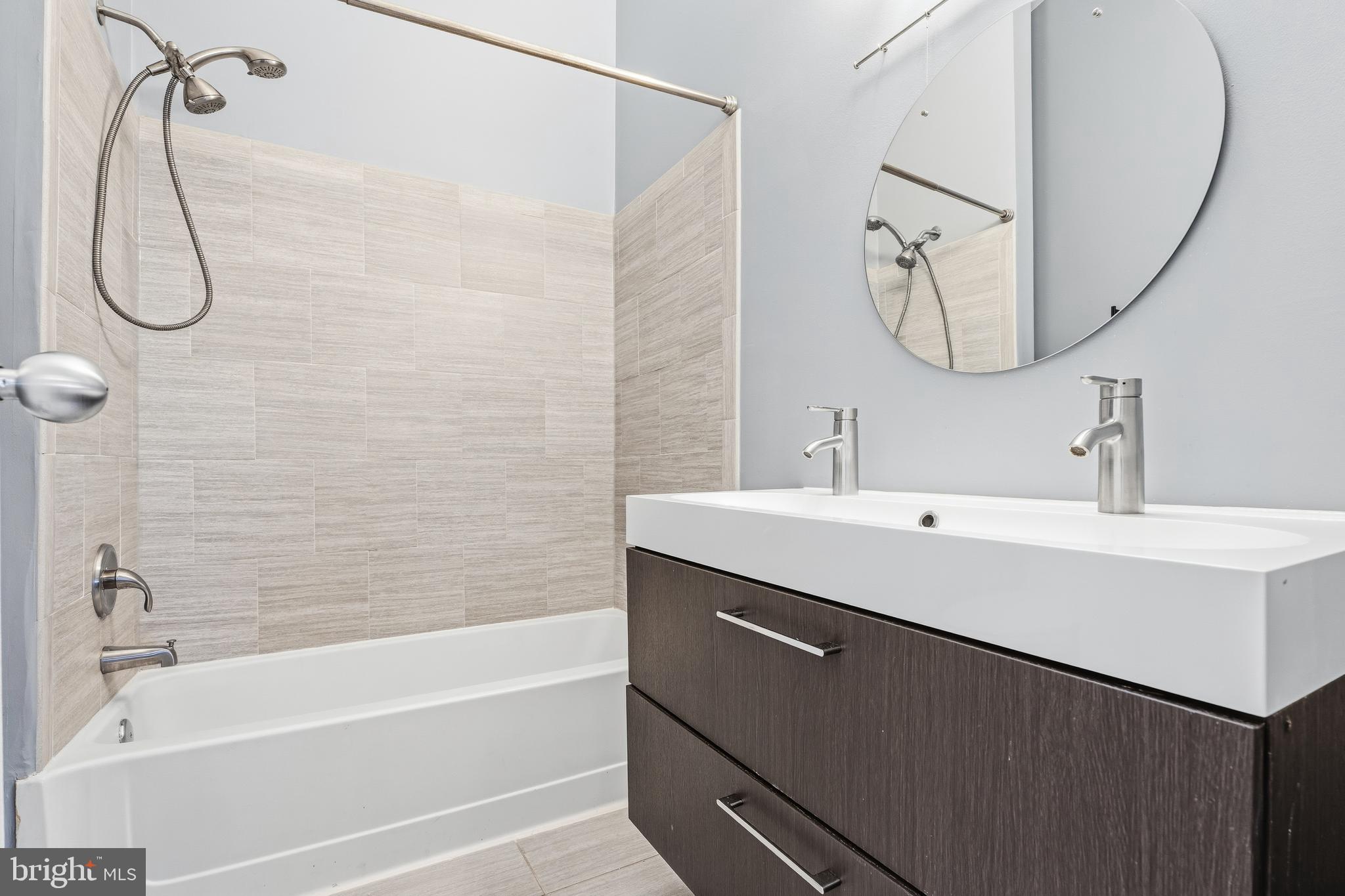 SUMMIT CHASE - Residential Lease