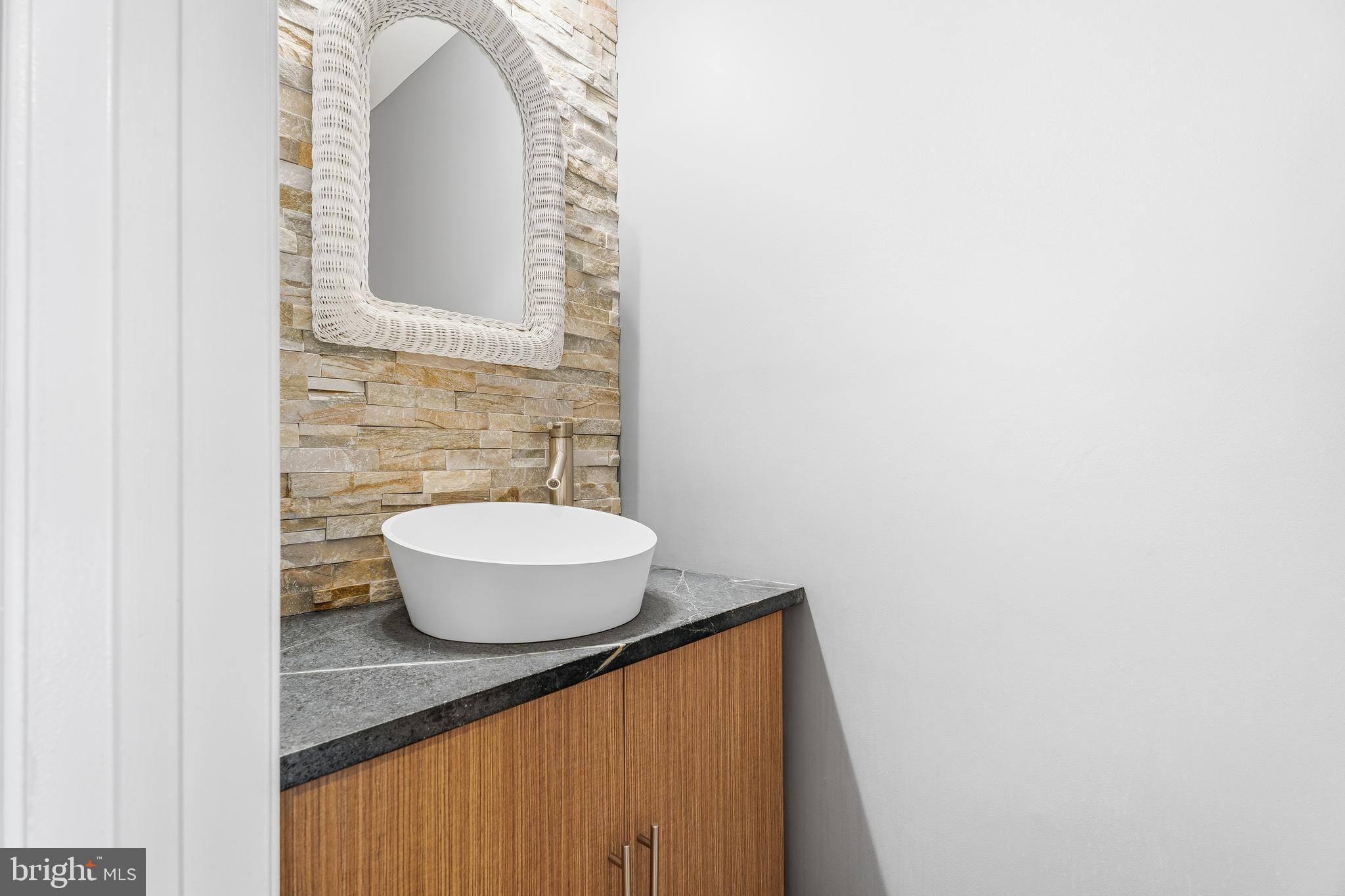 SUMMIT CHASE - Residential Lease