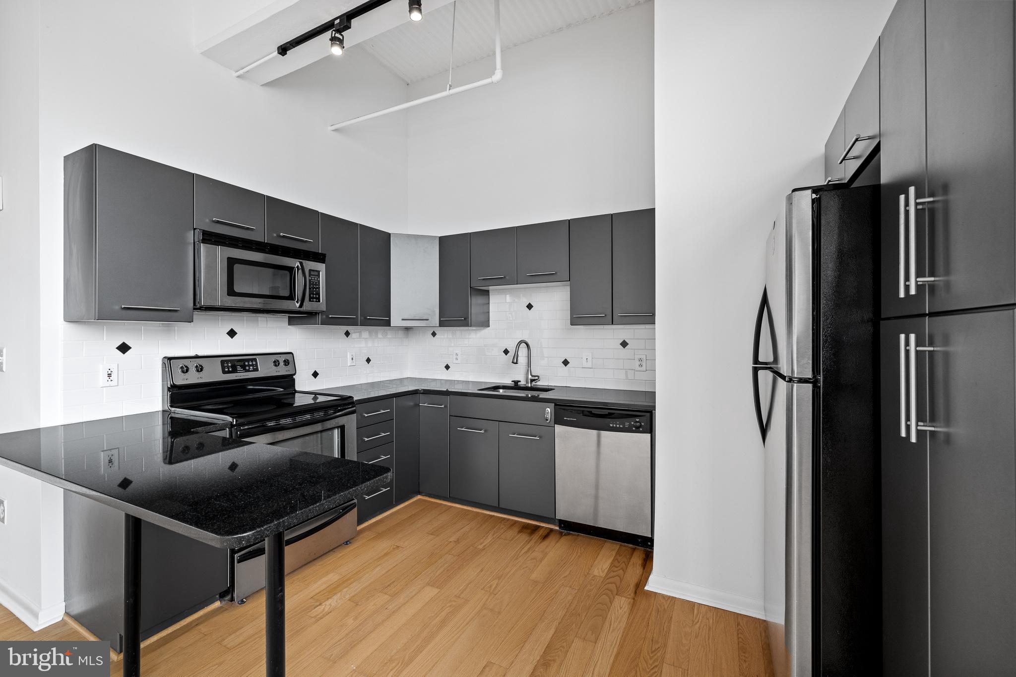 2200 ARCH STREET 28 901