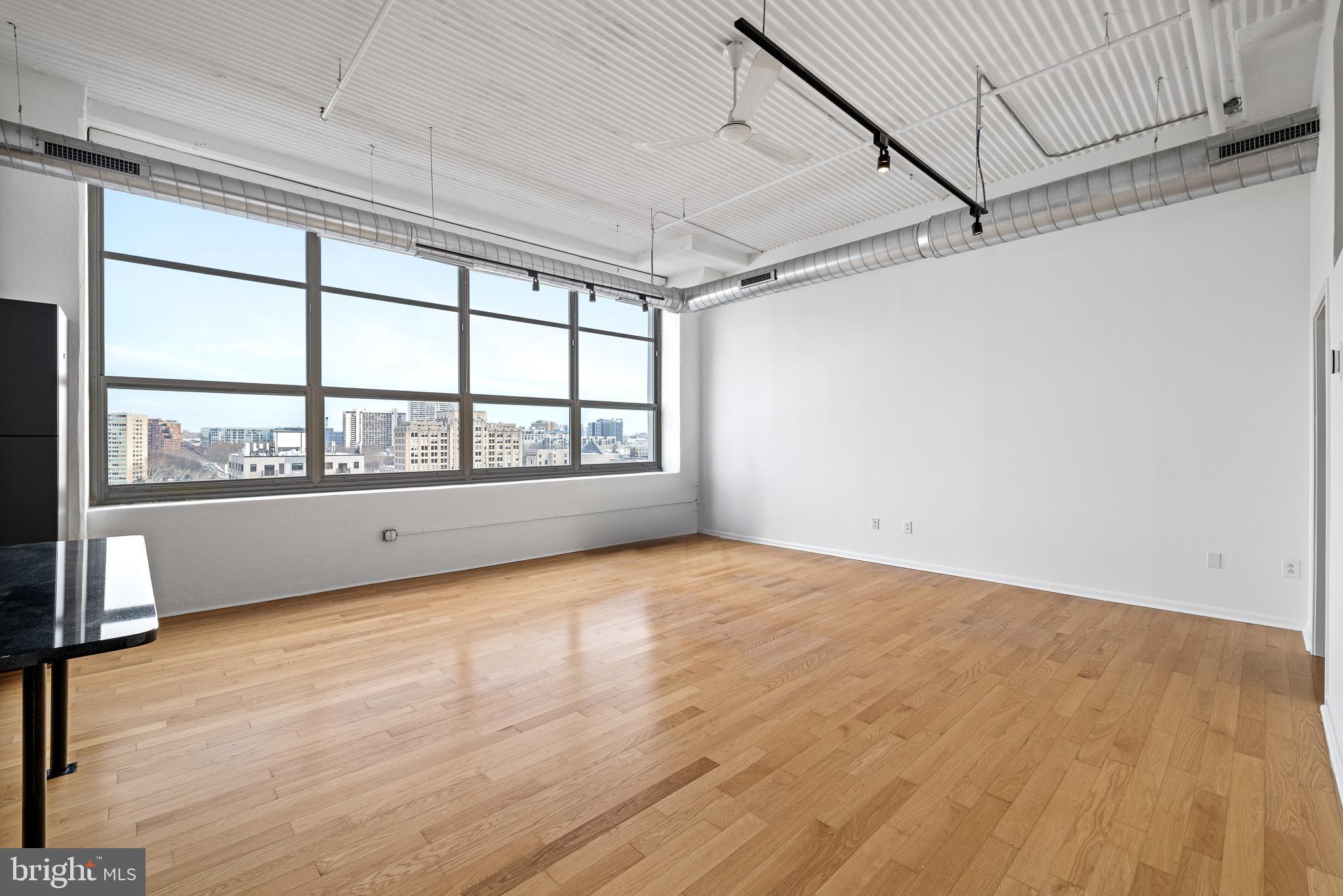 2200 ARCH STREET 28 901
