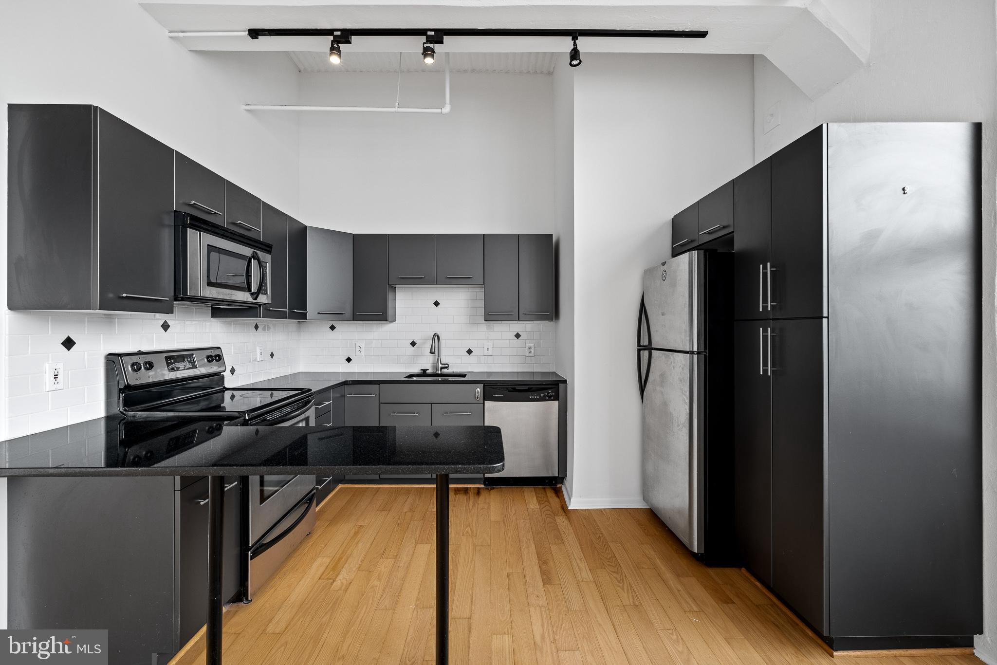 2200 ARCH STREET 28 901