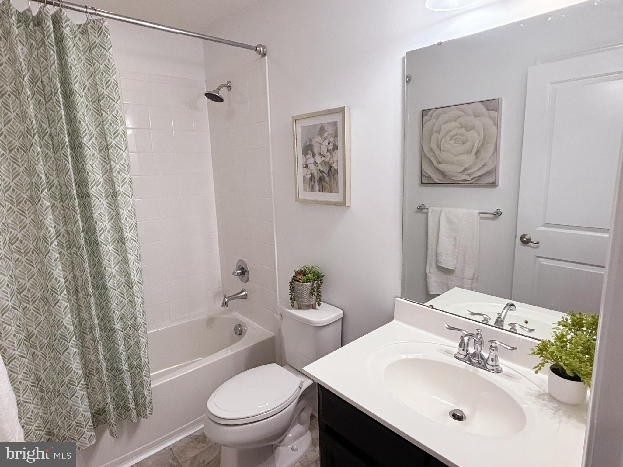 VILLAGES AT PARKE PL - Residential