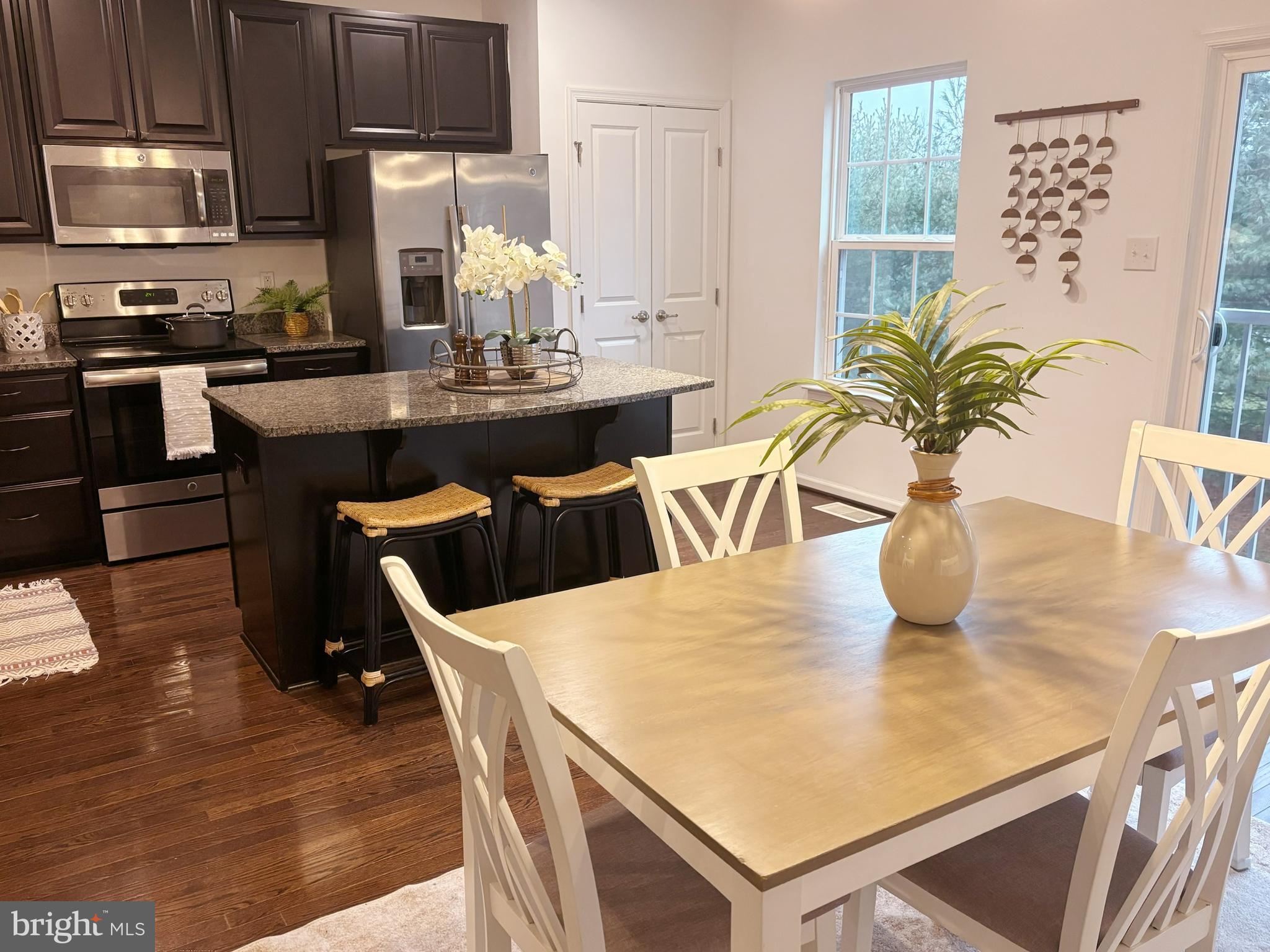 VILLAGES AT PARKE PL - Residential