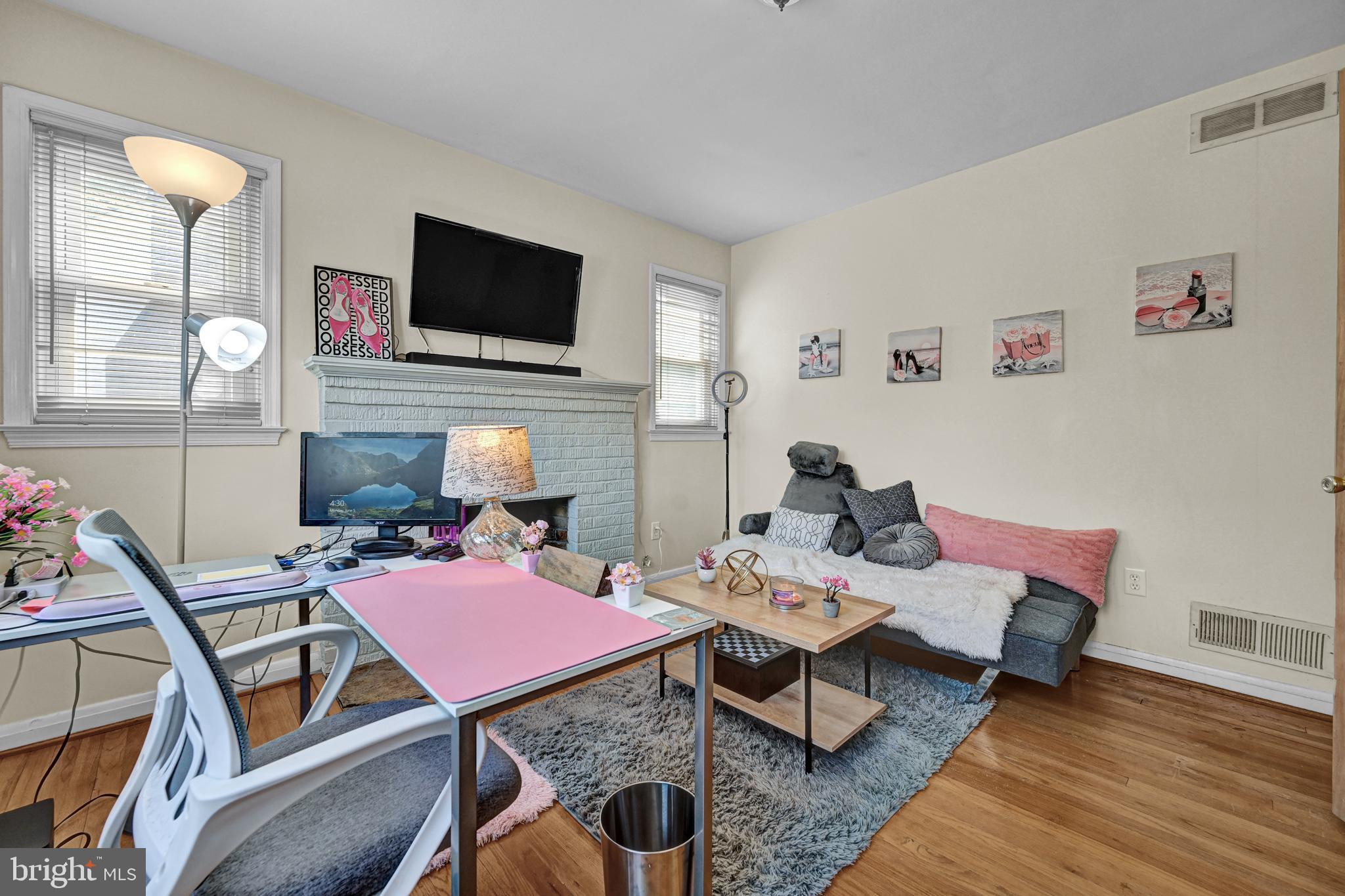 WILLOWDALE - Residential